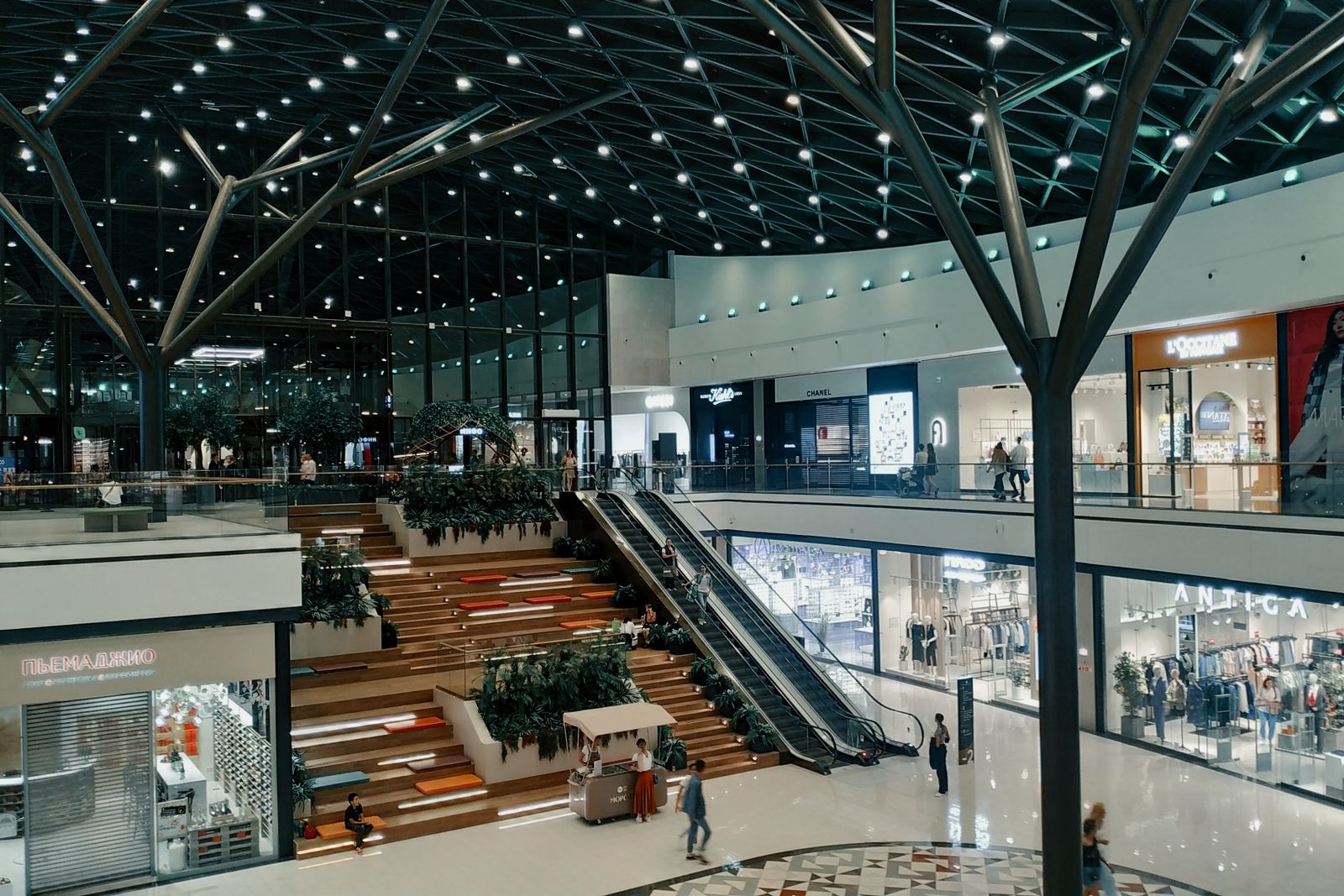 Shopping center cleaning
